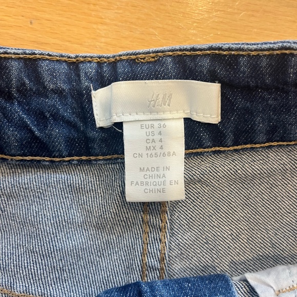 H&M mid thigh Jean shorts - Picture 3 of 3